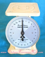Image for American Family Scale 25 lbs Capacity in Ounces & Pounds Ivory-color ALL Metal Vintage ca 1920s-1960s (Accurately Functioning + Excellent Condition) <b><span style='color:red'>*****PARCEL POST SHIPPING INCLUDED – DOMESTIC ORDERS ONLY!*****</span></b><span style='color:purple'>